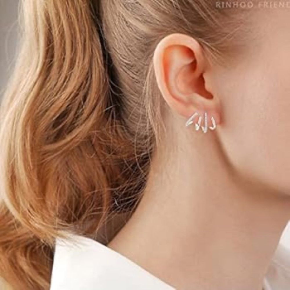 Shiny Cubic Zirconia Claw Design Silvery Post Fashion Earrings, NWT